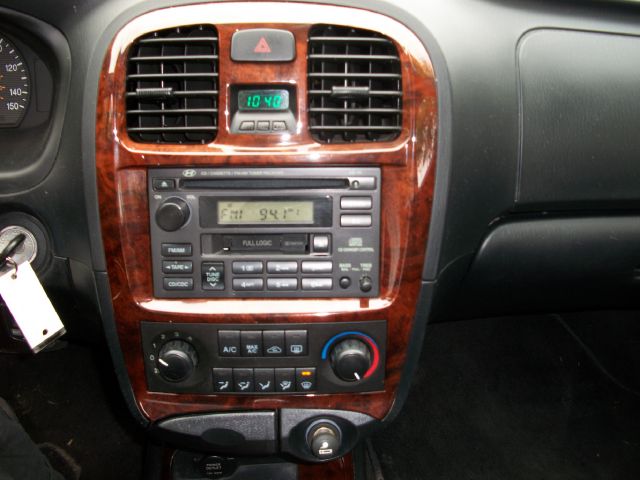 Hyundai Sonata 2004 photo 19
