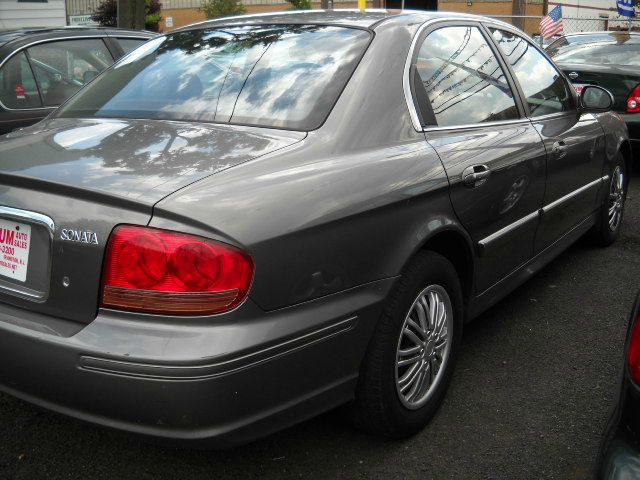 Hyundai Sonata 2004 photo 2