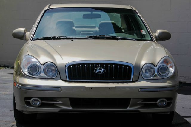 Hyundai Sonata 2004 photo 2