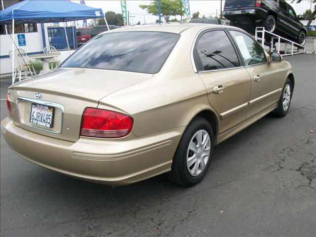 Hyundai Sonata 2004 photo 2