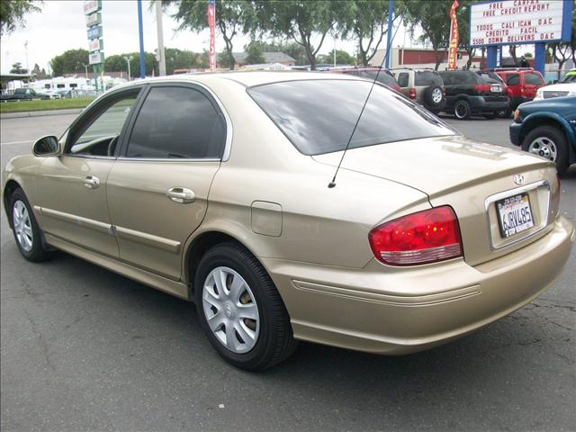 Hyundai Sonata 2004 photo 3
