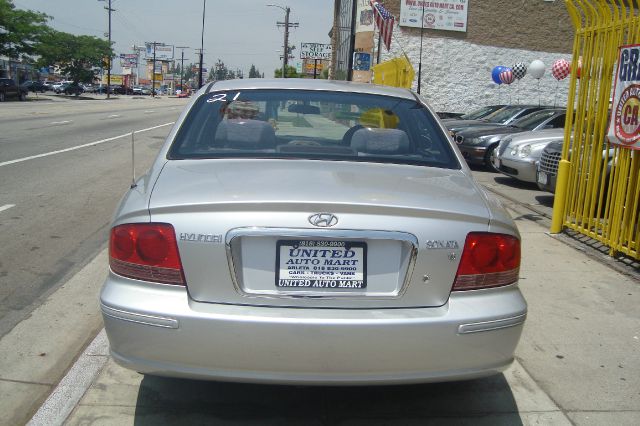 Hyundai Sonata 2004 photo 8