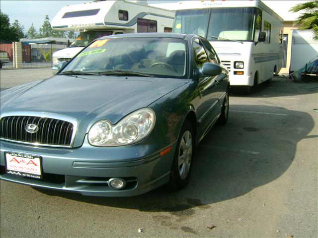 Hyundai Sonata 2004 photo 2