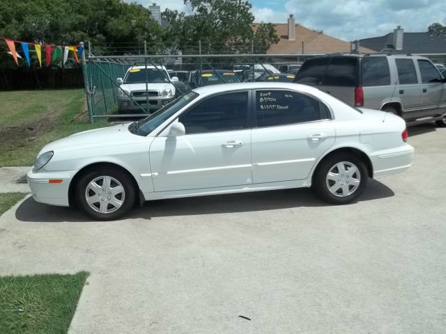 Hyundai Sonata Base Sedan