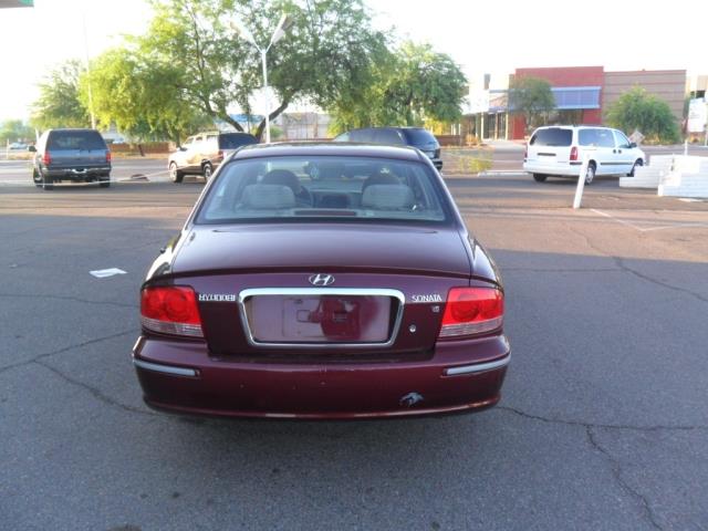 Hyundai Sonata SL Sedan Sedan