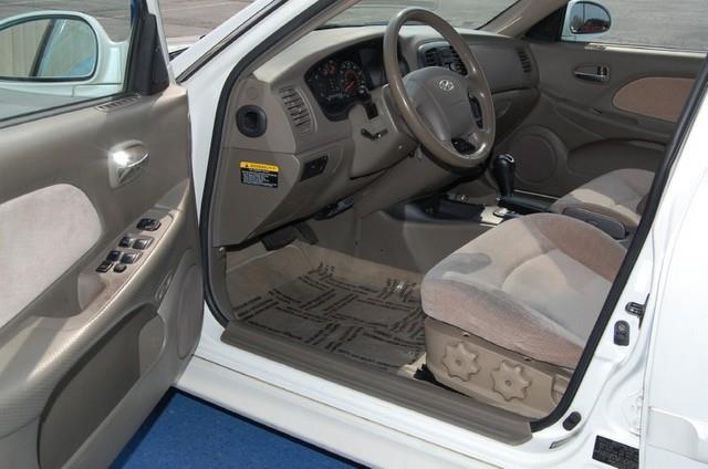 Hyundai Sonata 2005 photo 2