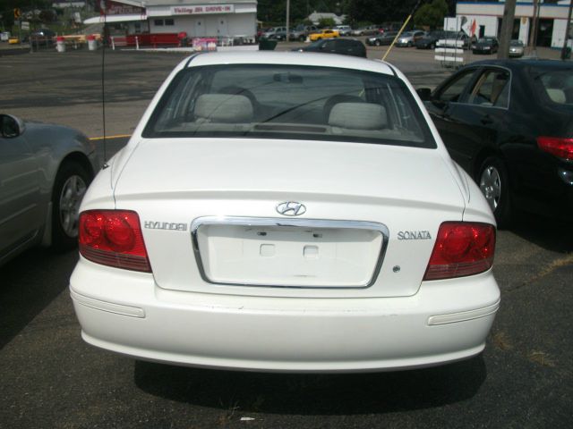Hyundai Sonata Base Sedan