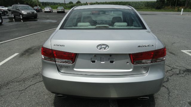 Hyundai Sonata FWD 4dr Sport Sedan