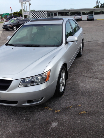 Hyundai Sonata LS -4x4 Sedan