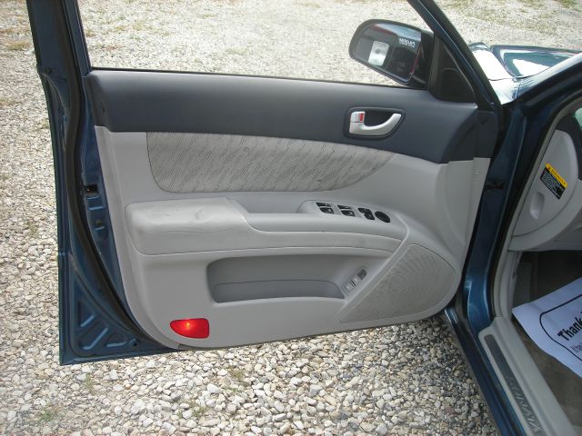 Hyundai Sonata 2006 photo 2