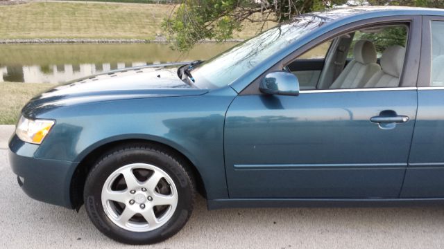 Hyundai Sonata SE Sedan