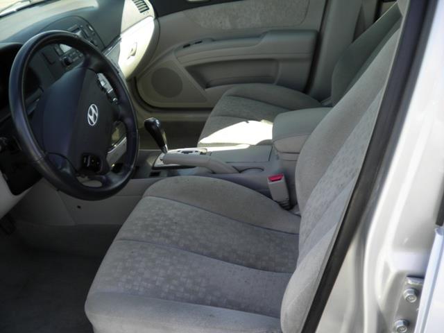 Hyundai Sonata SE Sedan