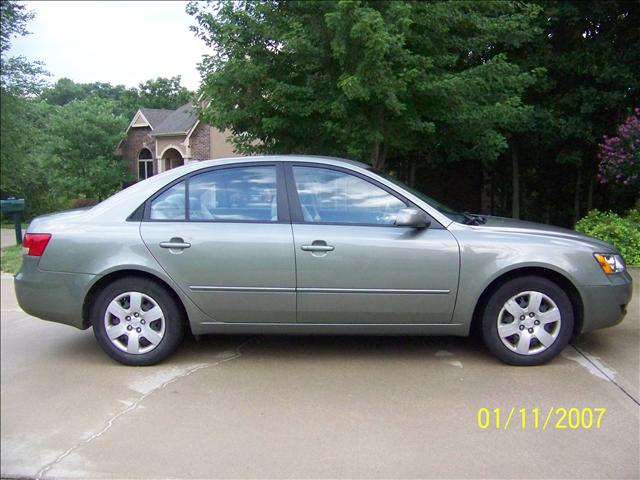 Hyundai Sonata XLS Sedan