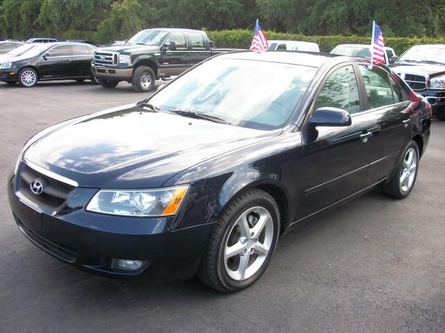 Hyundai Sonata SE Sedan