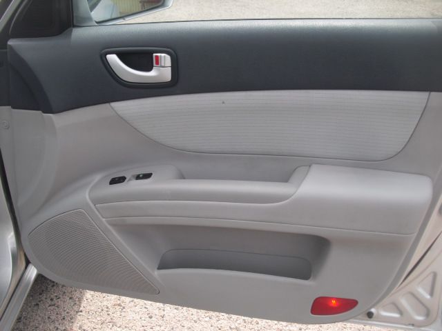 Hyundai Sonata FWD 4dr Sport Sedan