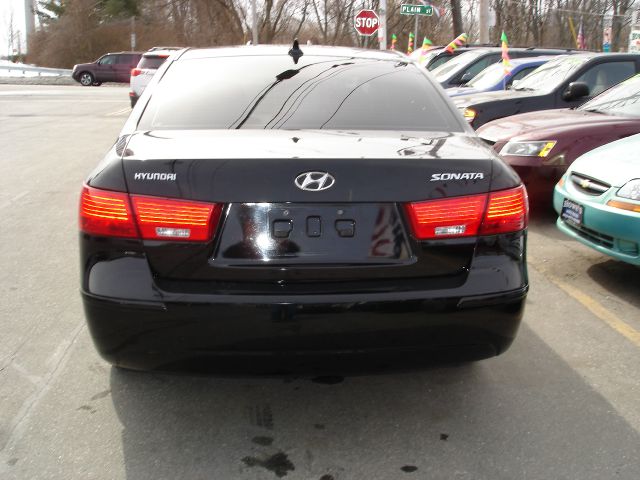 Hyundai Sonata FWD 4dr Sport Sedan