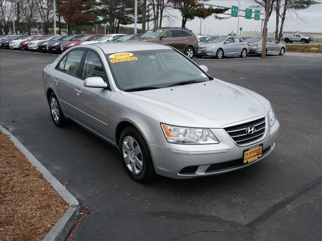 Hyundai Sonata 4WD 4-door Sedan