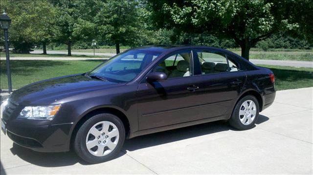 Hyundai Sonata 4dr 4WD SLE 4x4 SUV Sedan