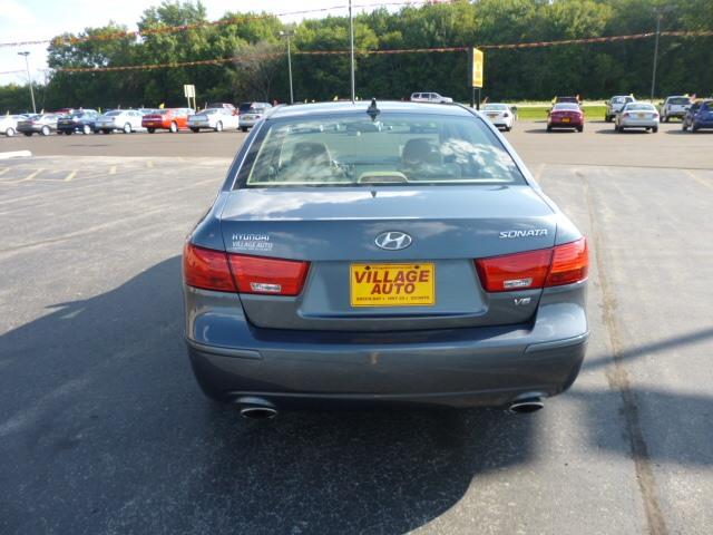 Hyundai Sonata LS VERY Sharp Sedan