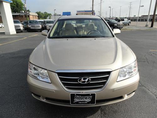 Hyundai Sonata 2010 photo 1