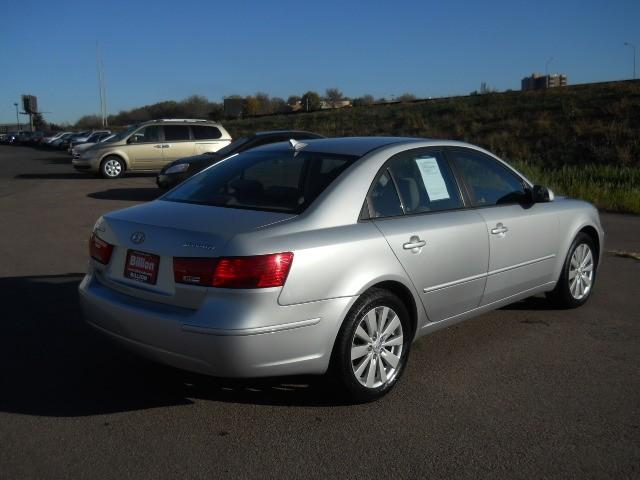 Hyundai Sonata 2010 photo 2