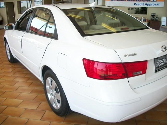 Hyundai Sonata 2010 photo 1