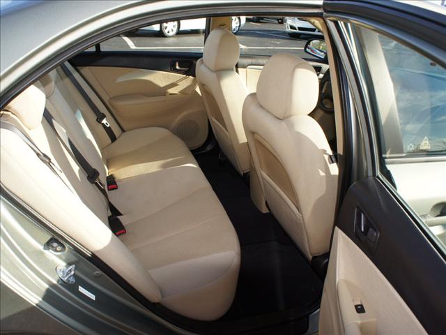 Hyundai Sonata 4WD 4-door Sedan