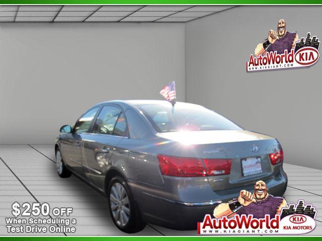 Hyundai Sonata 2010 photo 1
