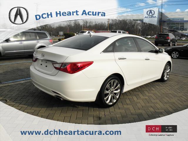 Hyundai Sonata 2011 photo 2