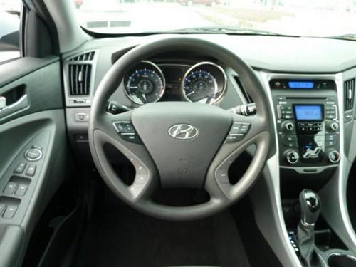 Hyundai Sonata 2011 photo 2