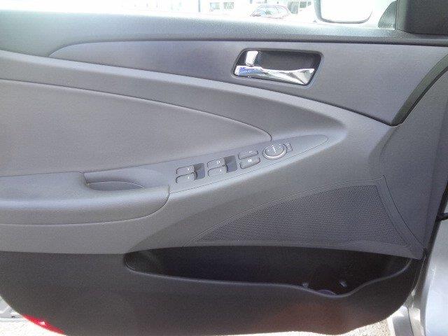 Hyundai Sonata 2011 photo 6