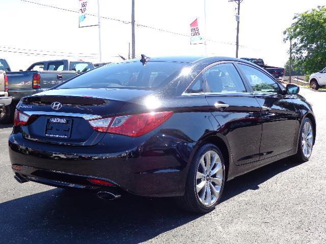 Hyundai Sonata SE Sedan