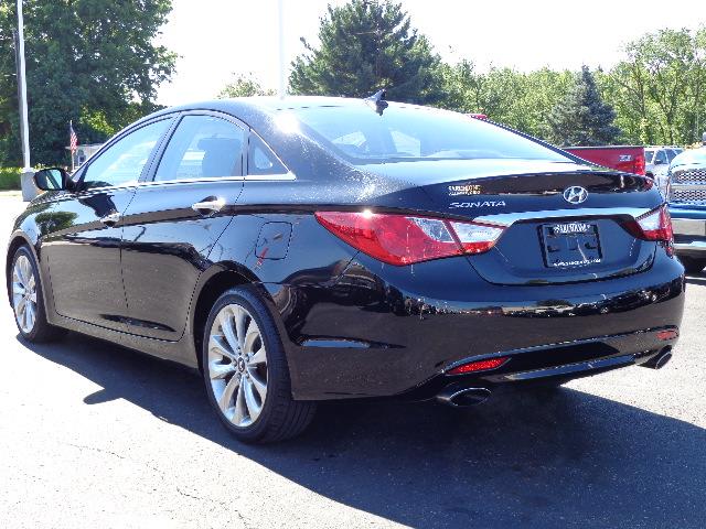 Hyundai Sonata 2011 photo 2