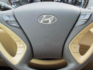 Hyundai Sonata 2011 photo 2