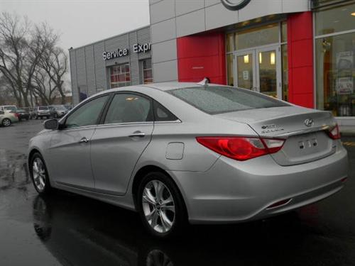 Hyundai Sonata 2011 photo 2