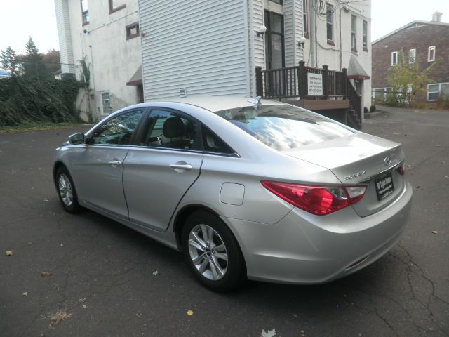 Hyundai Sonata 2011 photo 2