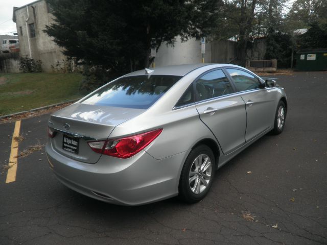Hyundai Sonata 2011 photo 4