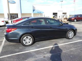 Hyundai Sonata 2011 photo 2