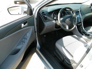Hyundai Sonata 2011 photo 2