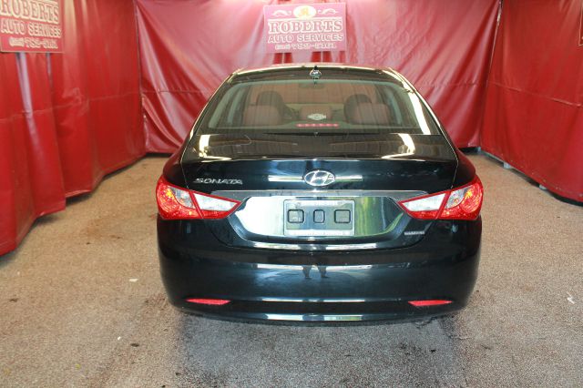 Hyundai Sonata 2011 photo 2