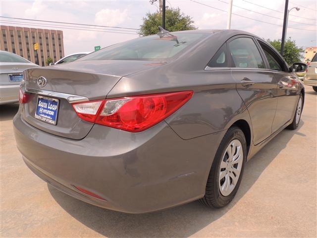 Hyundai Sonata 2011 photo 2