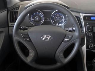 Hyundai Sonata 2011 photo 2