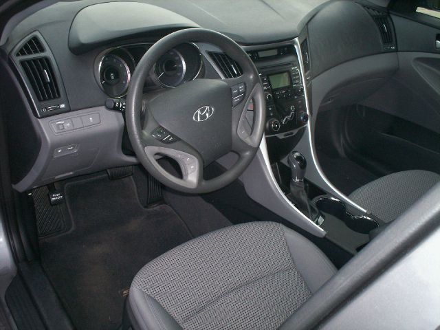 Hyundai Sonata 2011 photo 2