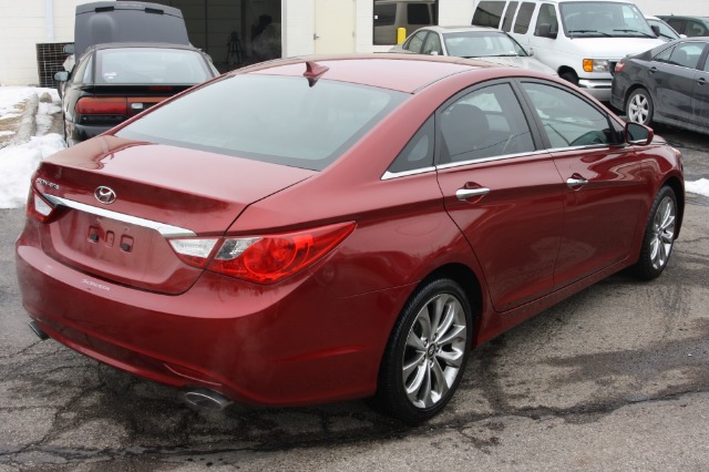Hyundai Sonata Navigation Chrome RR DVD Sedan