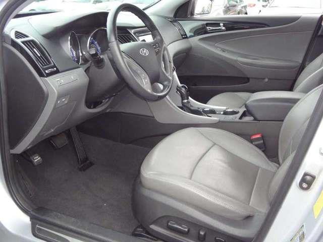 Hyundai Sonata 2011 photo 2