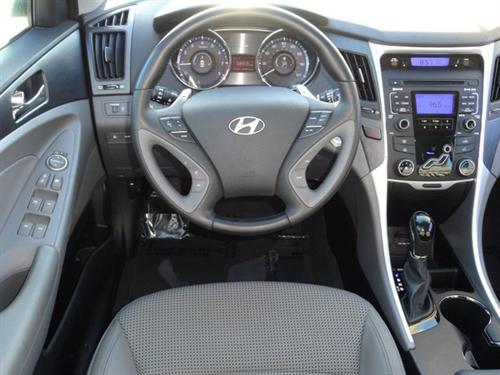 Hyundai Sonata 2011 photo 2