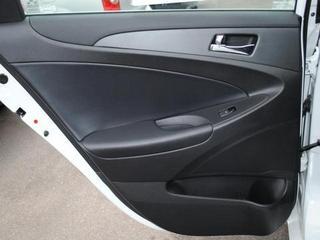 Hyundai Sonata 2011 photo 2