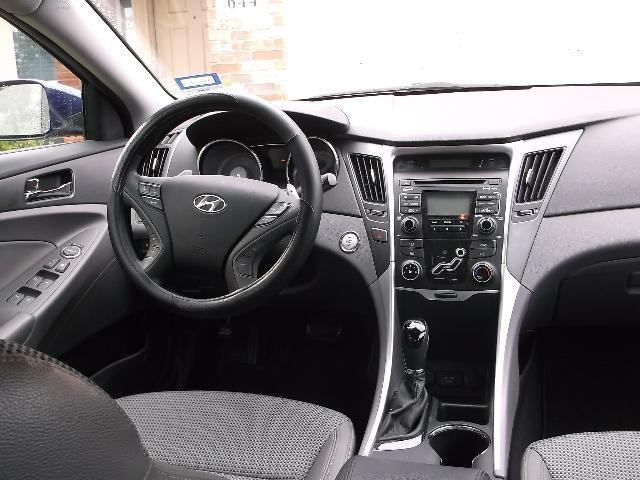 Hyundai Sonata 2011 photo 2