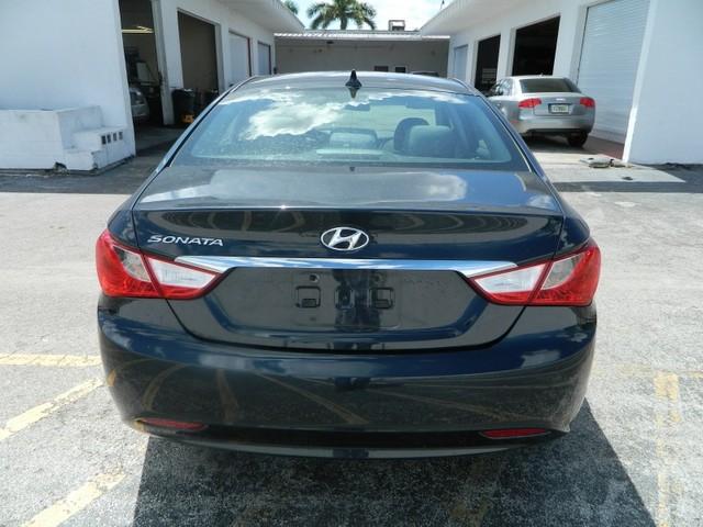 Hyundai Sonata 2011 photo 5