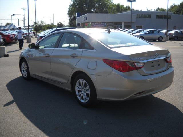 Hyundai Sonata 2011 photo 2